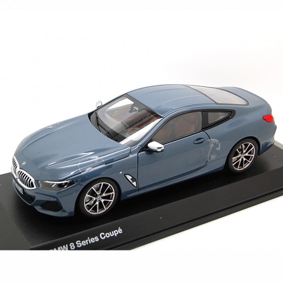 BMW 8 Series Coupé 2019 Barcellona blu metallico 1:18
