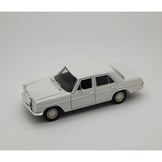 Mercedes-Benz 220 1973 White 1:24