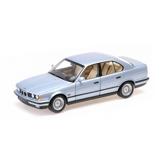 BMW 535i 1988 light blue metallic 1:18