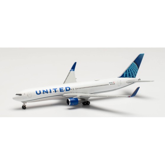 United Airlines Boeing 767-300 – N676UA 1:500