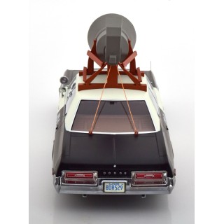 Dodge Monaco Bluesmobile look-a-like 1974 with the horn on the roof 1:18