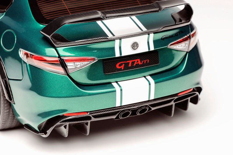 Alfa Romeo Giulia GTAm 2021 n°99 Racing Green 1:18-4