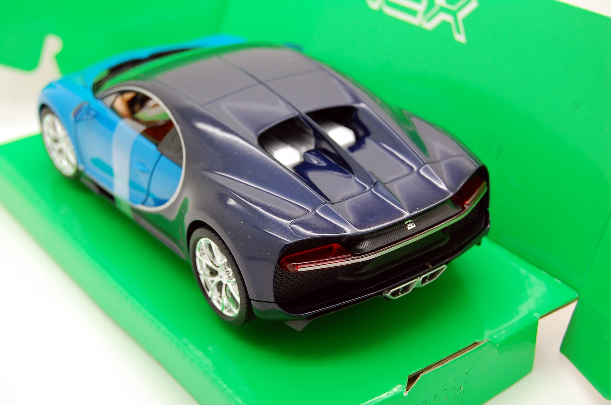 Bugatti Chiron 2017 Blue / Black 1:24 - 10039