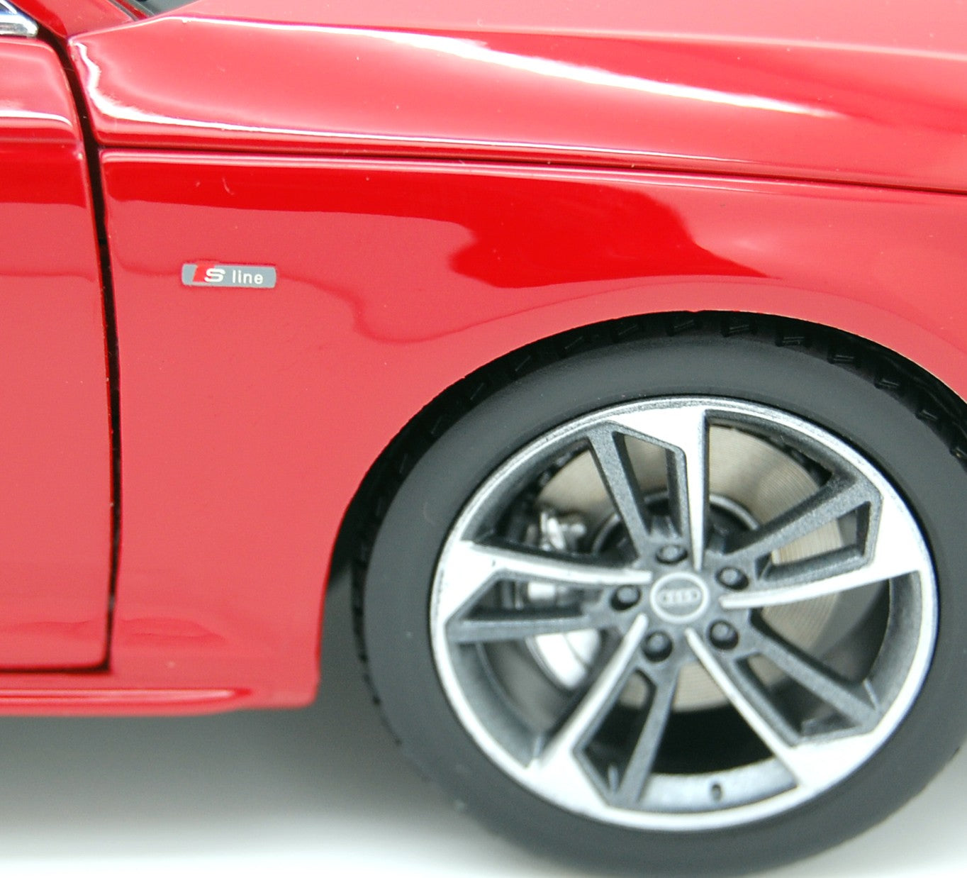 Audi A4L 45 TFSI quattro 2017 Rosso 1:18 - 11337