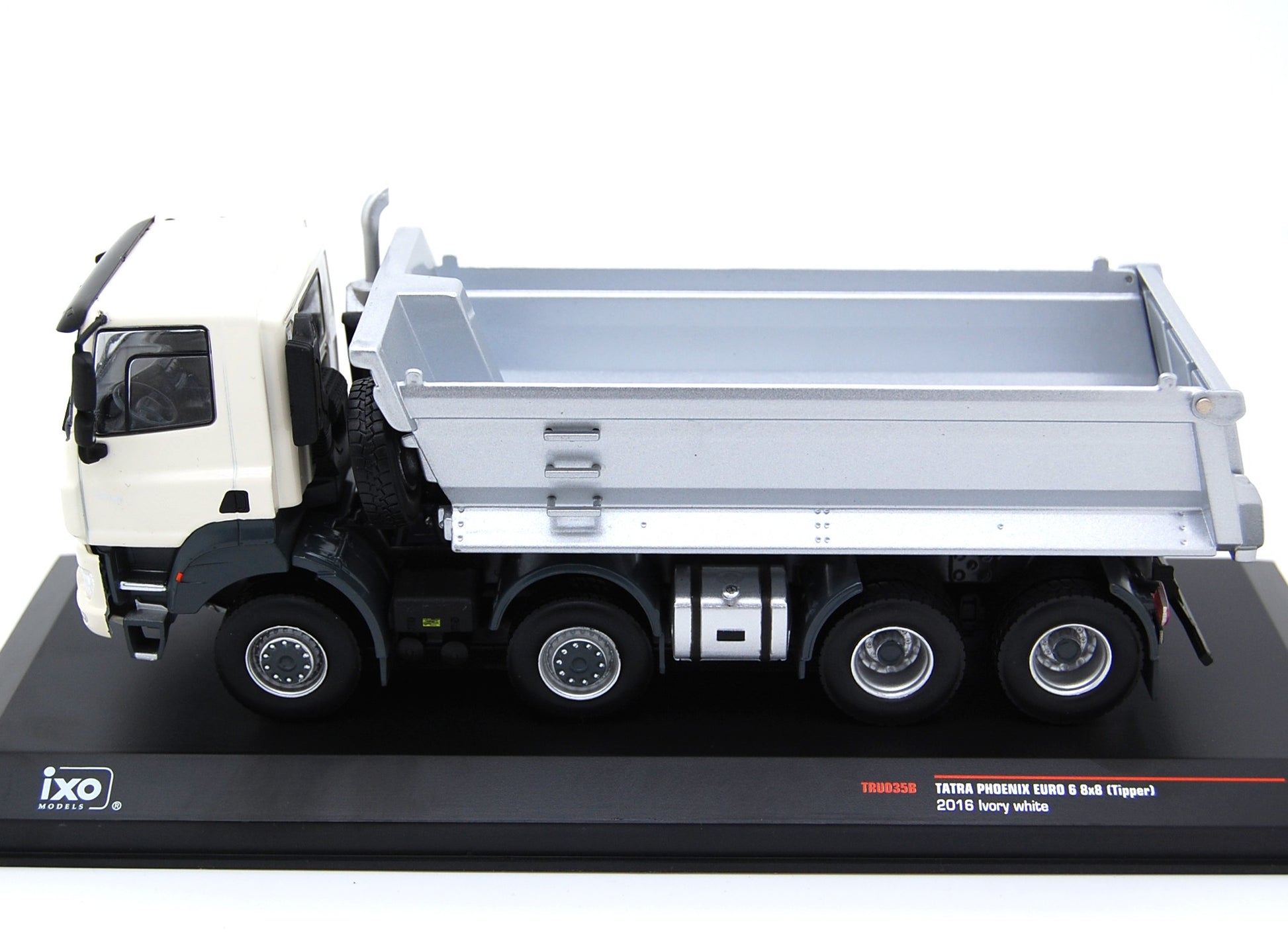 Tatra Phoenix Euro 6 8x8 2016 light beige/silver 1:43 - 11440