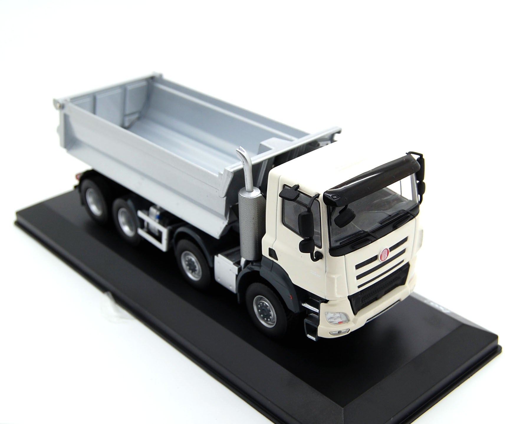 Tatra Phoenix Euro 6 8x8 2016 light beige/silver 1:43 - 11443