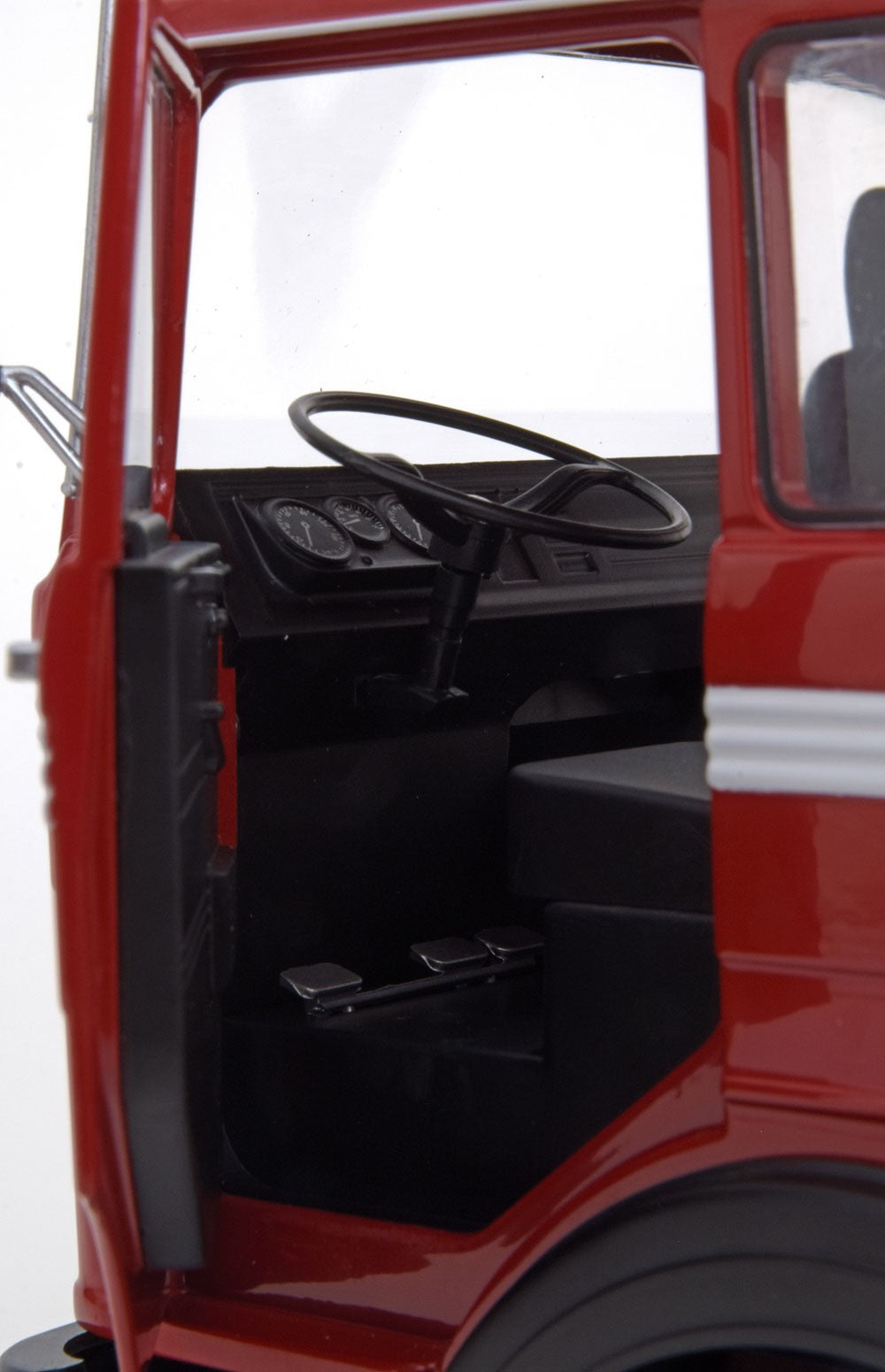 Mercedes LPS 1632 1969 Red Black White 1:18 - 16165