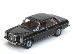 Mercedes-Benz  Strich 8 Saloon 1968 Dunkelolive 1:18 - 16225