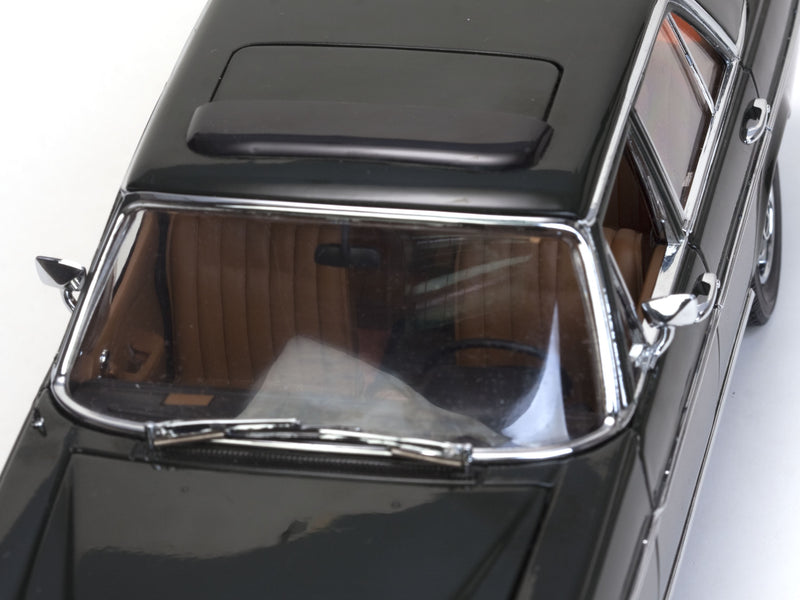 Mercedes-Benz  Strich 8 Saloon 1968 Dunkelolive 1:18 - 16229