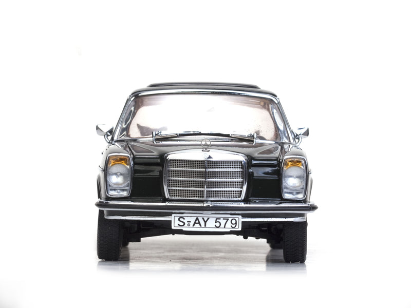 Mercedes-Benz  Strich 8 Saloon 1968 Dunkelolive 1:18 - 16231