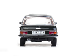 Mercedes-Benz  Strich 8 Saloon 1968 Dunkelolive 1:18 - 16232