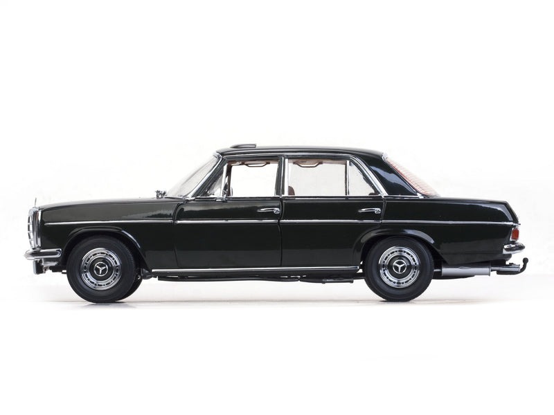 Mercedes-Benz  Strich 8 Saloon 1968 Dunkelolive 1:18 - 16233