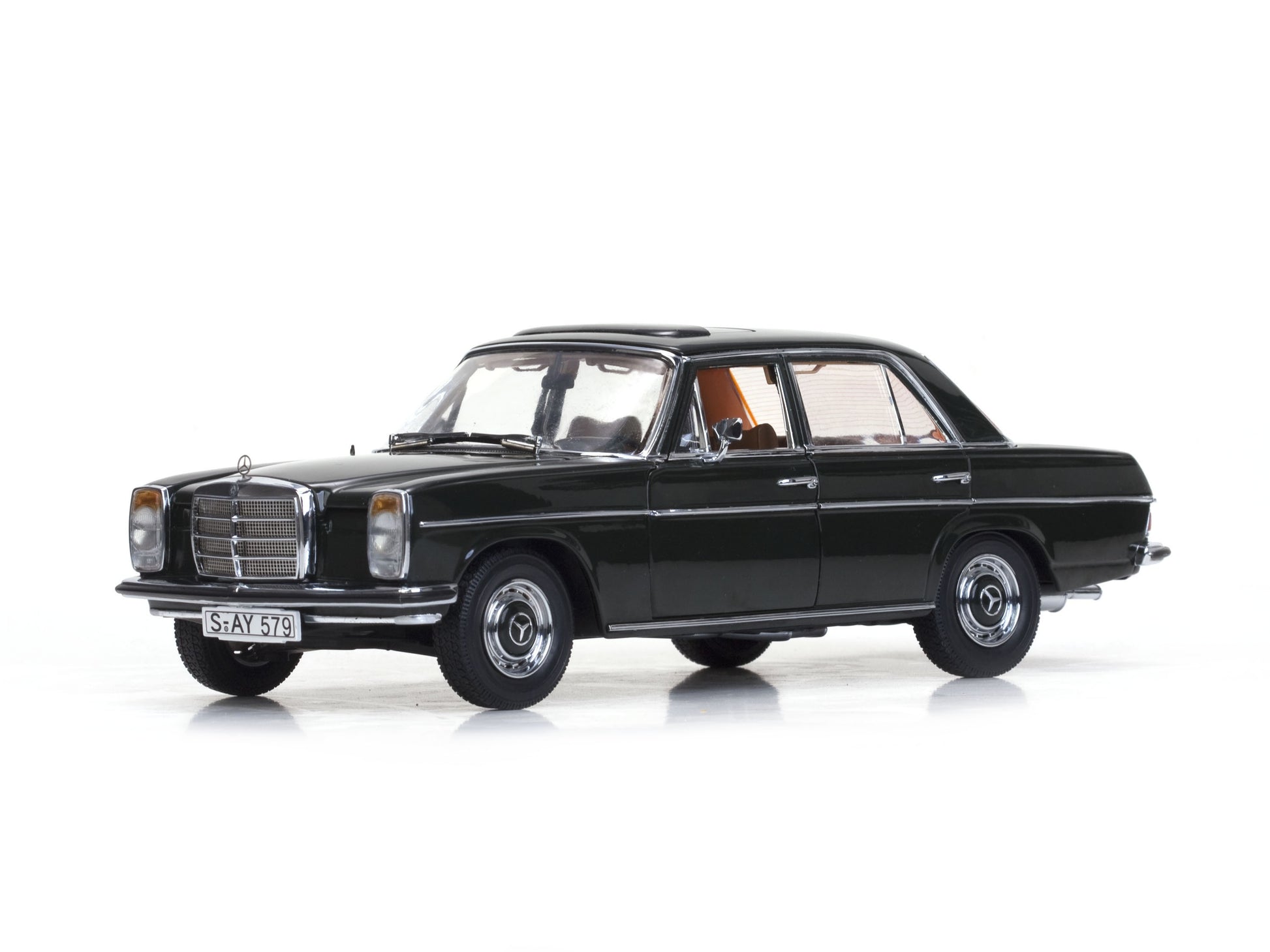 Mercedes-Benz  Strich 8 Saloon 1968 Dunkelolive 1:18 - 16234