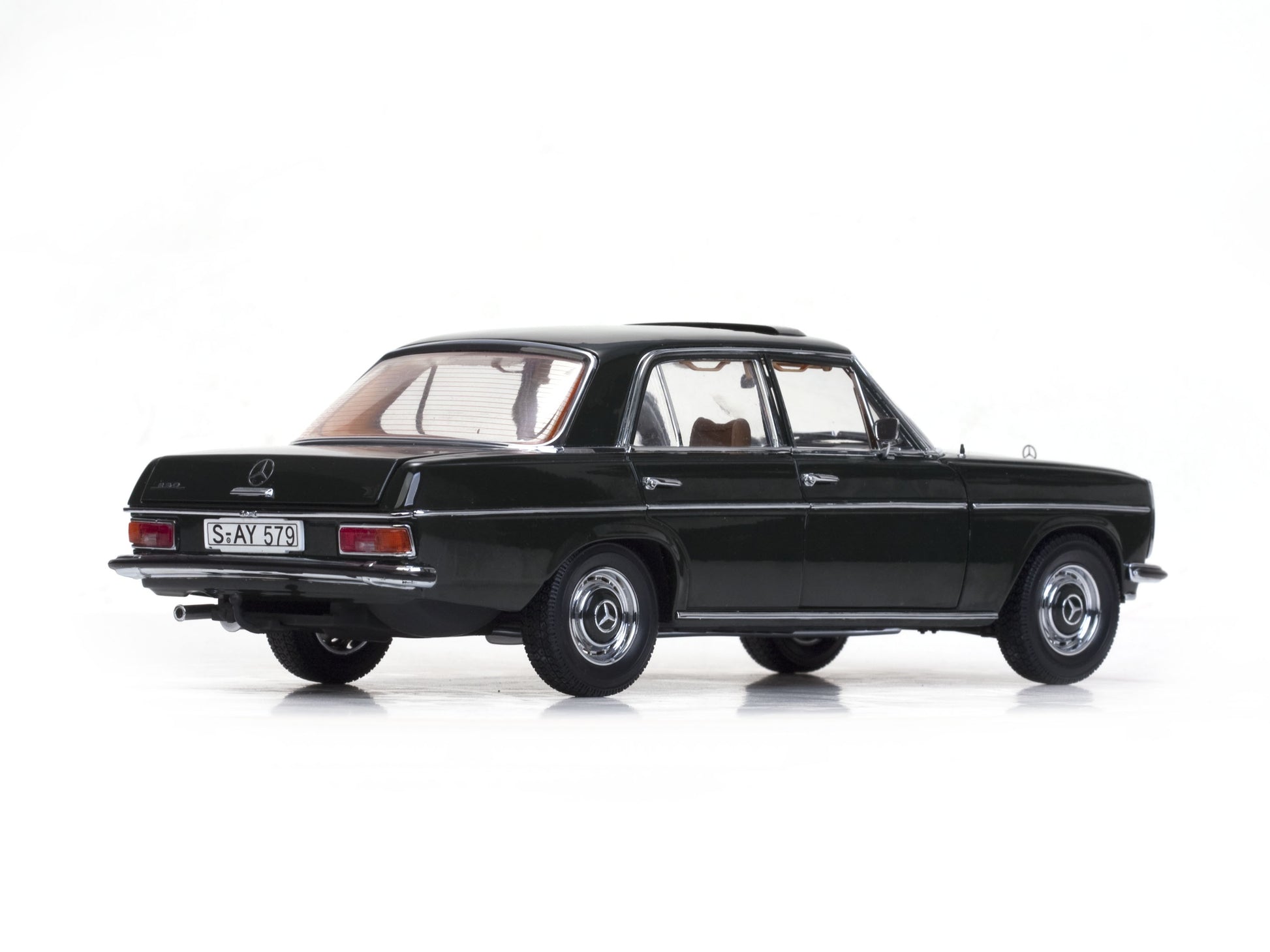 Mercedes-Benz  Strich 8 Saloon 1968 Dunkelolive 1:18 - 16235