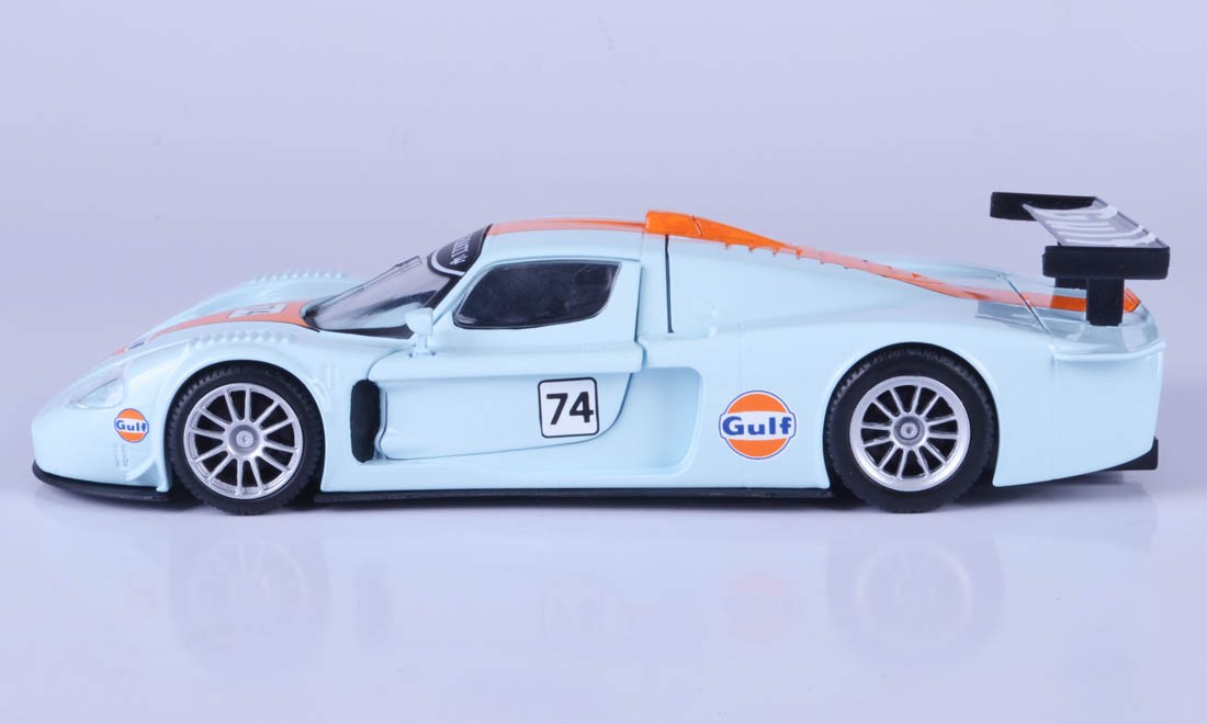 Maserati MC12 Corsa "Gulf" light blue/orange 1:24 - 17551