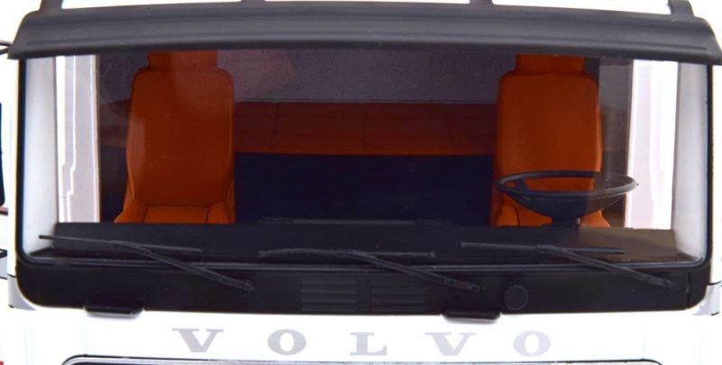 Volvo F12 1977 White - Red 1:18 - 18556