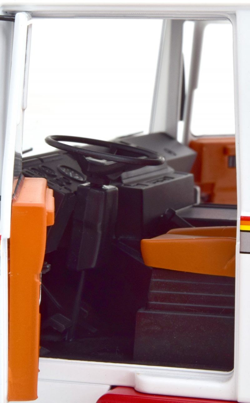 Volvo F12 1977 White - Red 1:18 - 18557