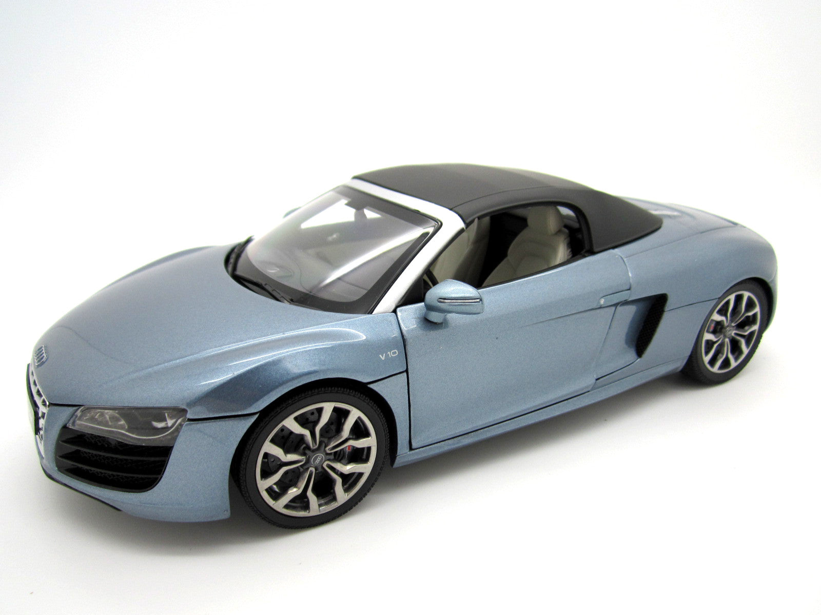 Audi R8 5.2 Spider FSI Quattro Jet Blue 1:18 - 1860