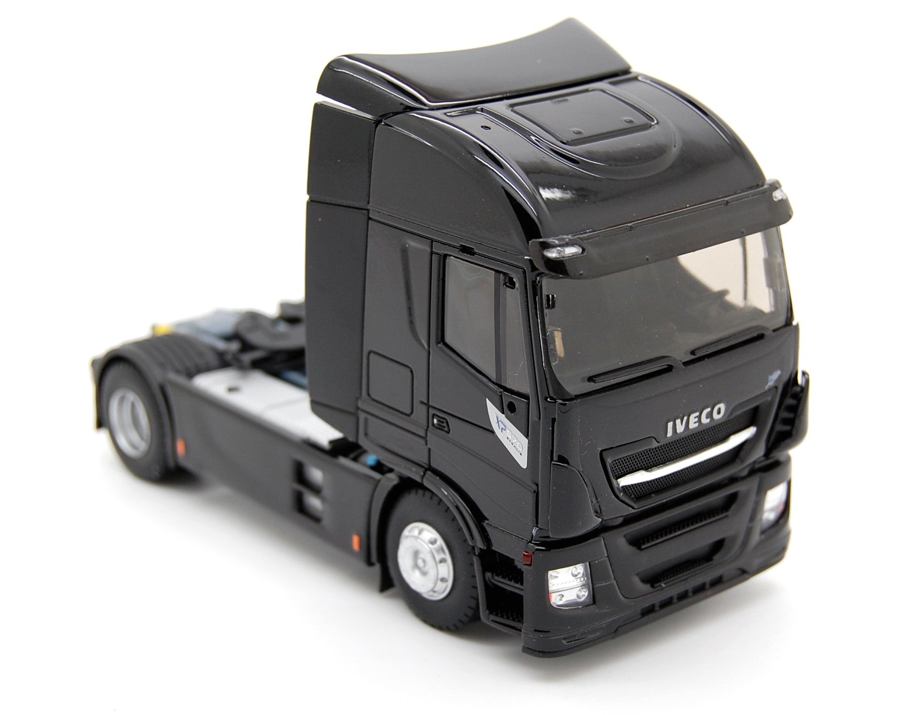 Iveco Stralis 570 XP 2016 Brillant Black Tractor Truck 2-Assi 1:43 - 18930