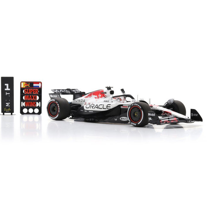 Red Bul Racing RB21 Japanese GP 2025 Max Verstappen + Pit Board 1:18-2