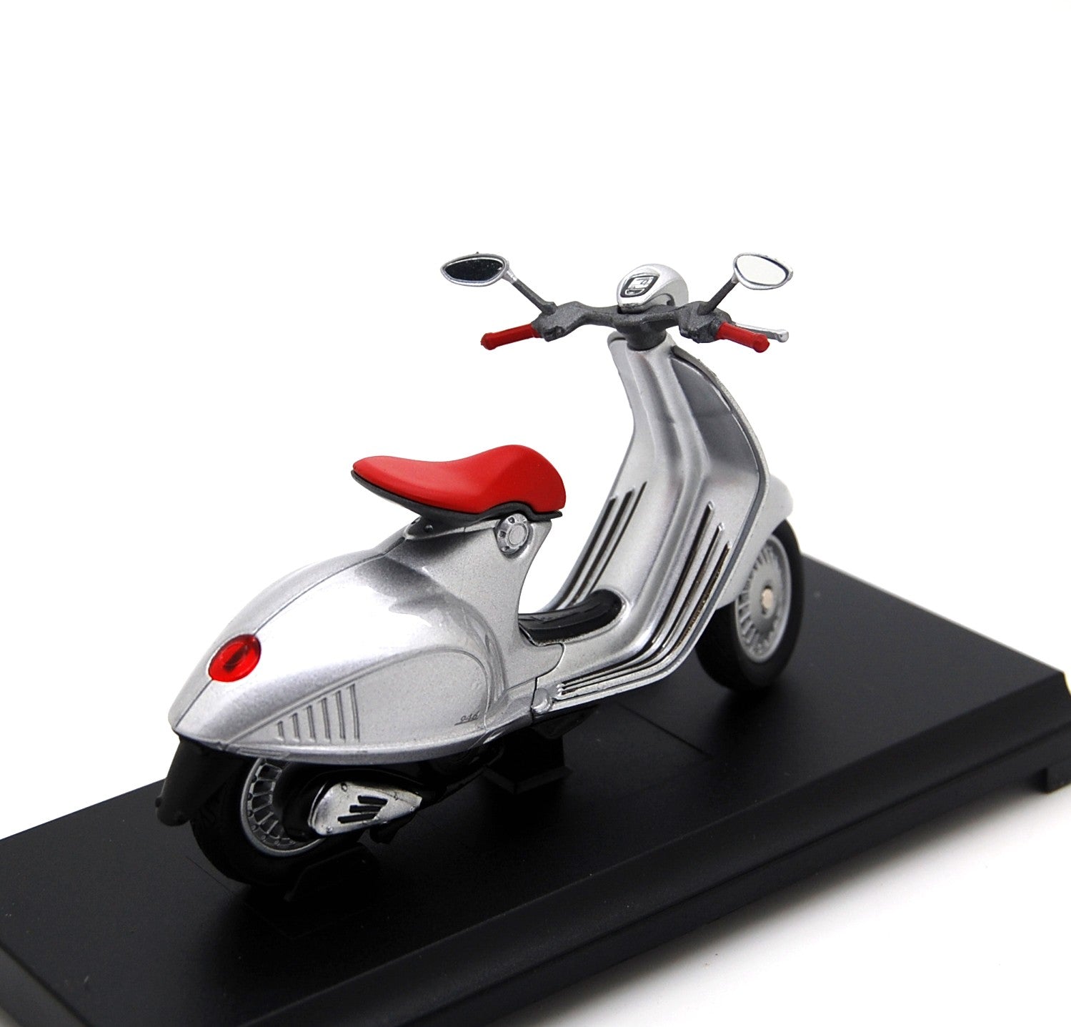 Vespa Piaggio 946 2015 silver 1:18 - 22968