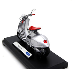 Vespa Piaggio 946 2015 silver 1:18 - 22969