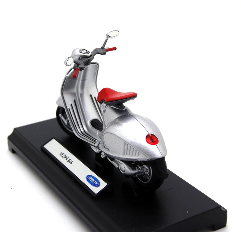Vespa Piaggio 946 2015 silver 1:18 - 22969