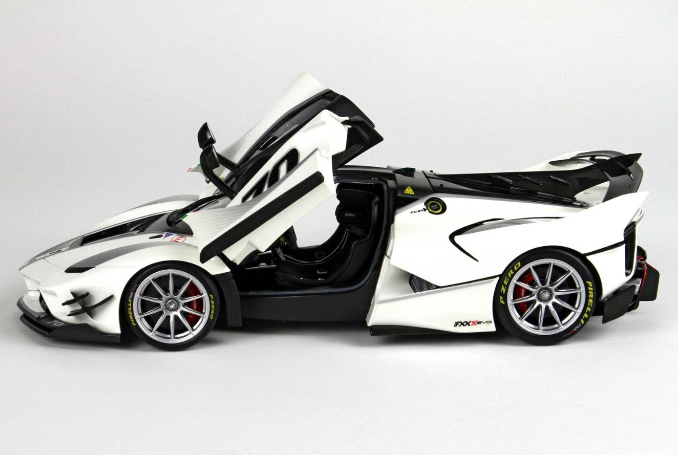 Ferrari FXX K 70 Final World Champion 2017 white stripes black 1:18 - 23849