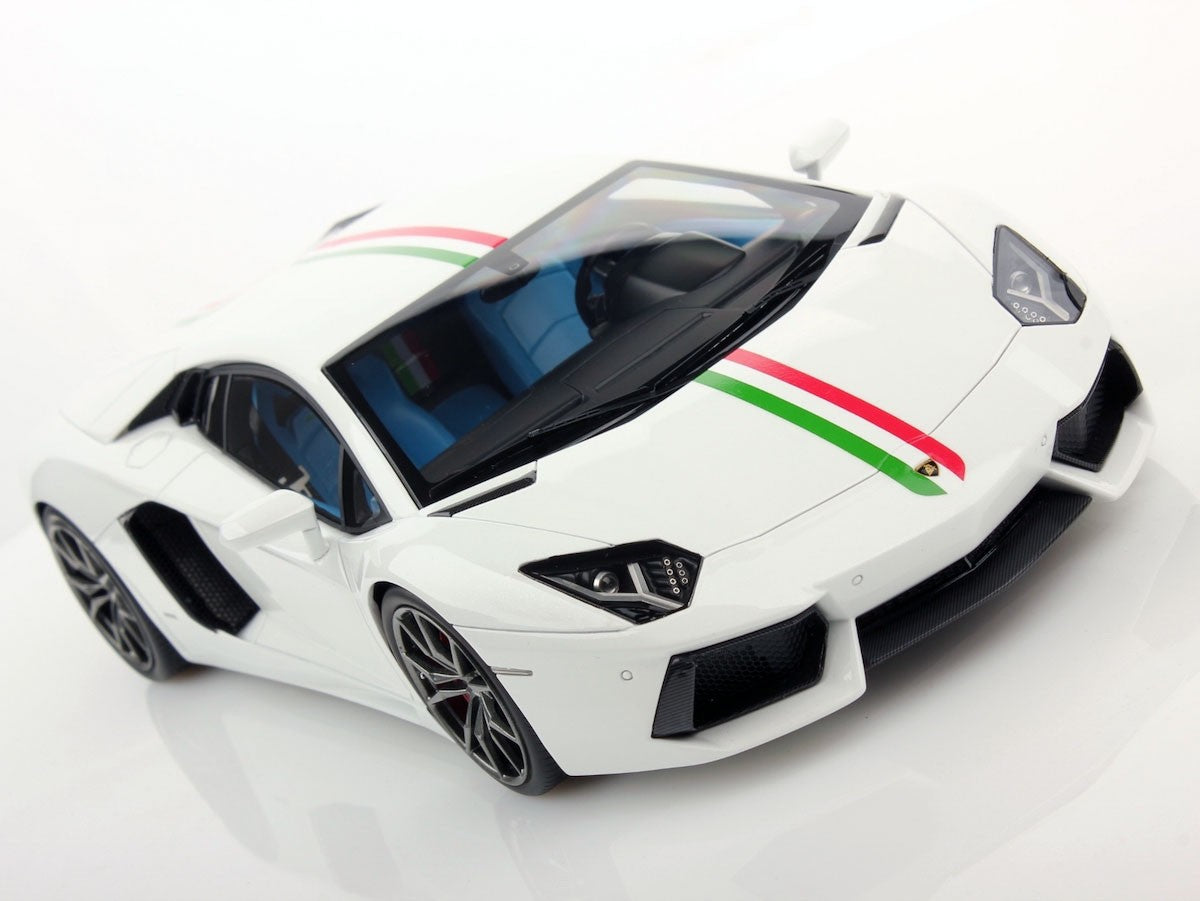 Lamborghini Aventador LP 700-4 2012 Bianco Opalis Italian Stripes 1:18 - 24015