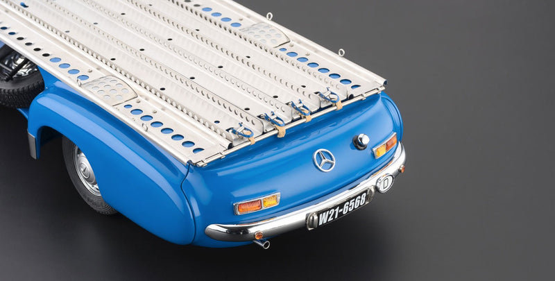 Mercedes-Benz Transporter “The blue Wonder” 1954-55 1:18 - 24082