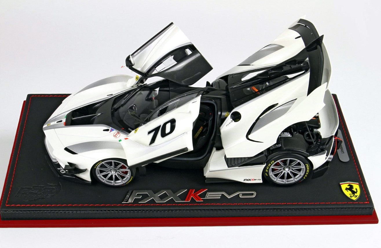 Ferrari FXX K Evo Presentazione 70 white stripes black 1:18 - 26888