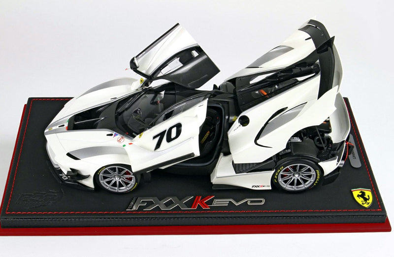 Ferrari FXX K Evo Presentazione 70 white stripes black 1:18 - 26888