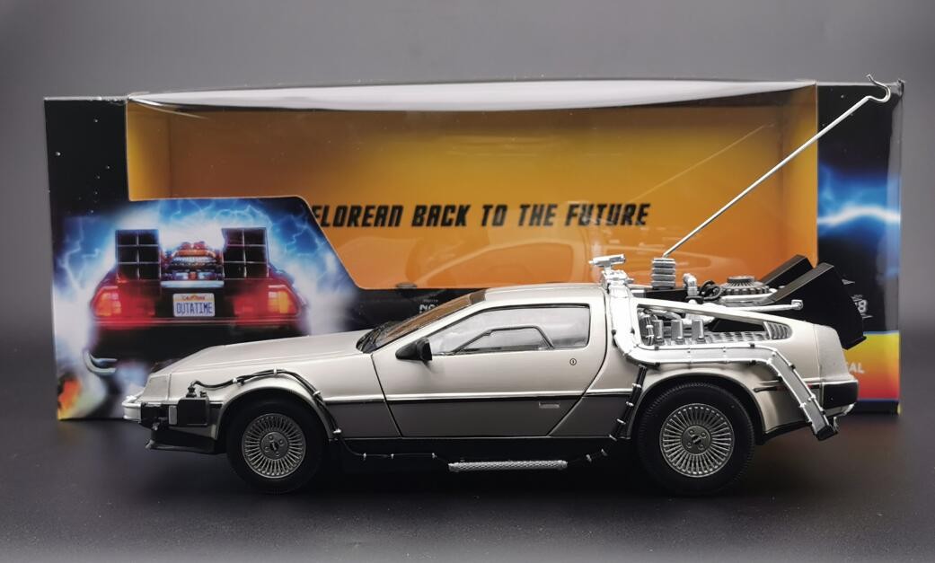 De Lorean DMC "Back to the Future - Ritorno al Futuro" 1985 Parte I 1:18 - 32346