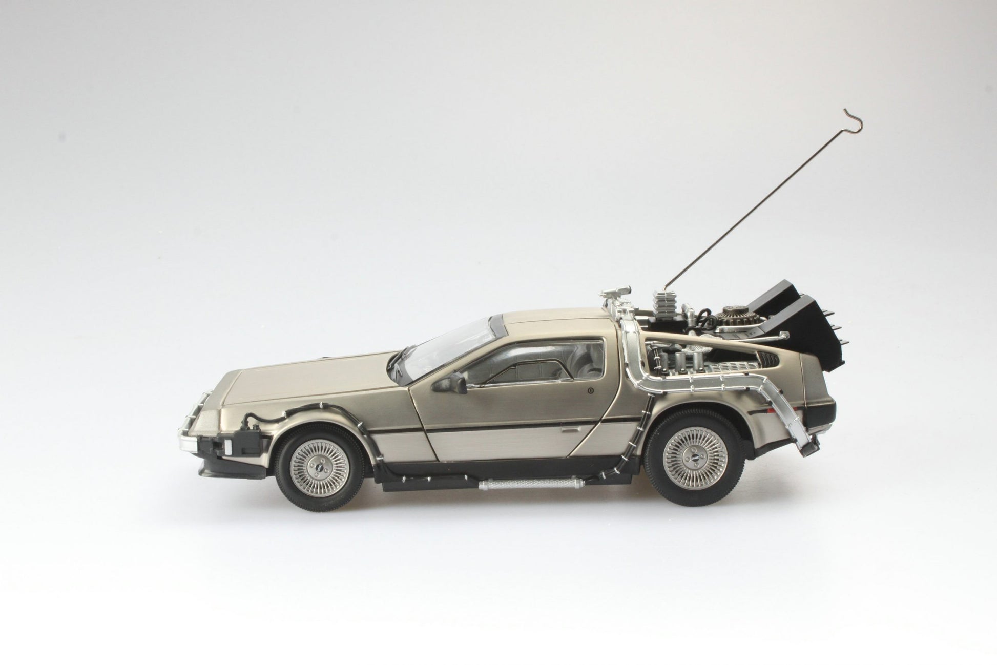 De Lorean DMC "Back to the Future - Ritorno al Futuro" 1985 Parte I 1:18 - 32360