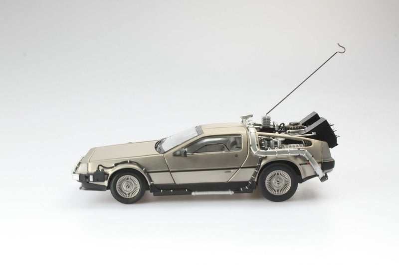 De Lorean DMC "Back to the Future - Ritorno al Futuro" 1985 Parte I 1:18 - 32360