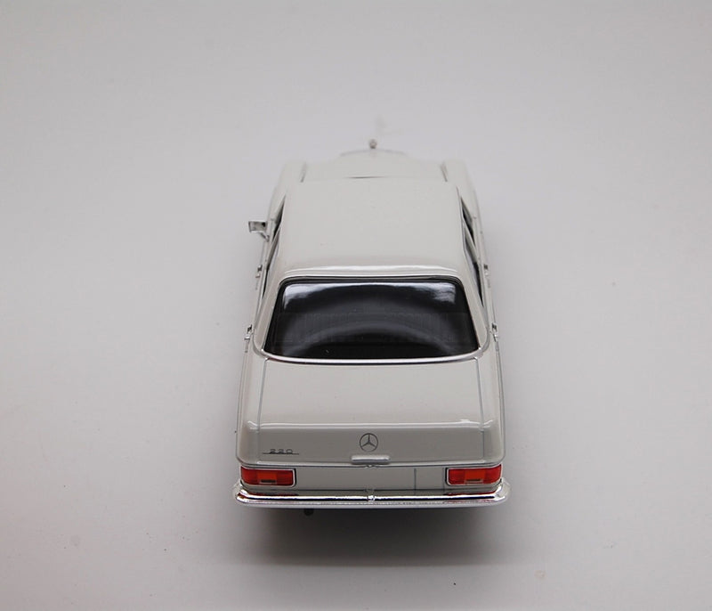 Mercedes-Benz 220 1973 White 1:24 - 33027