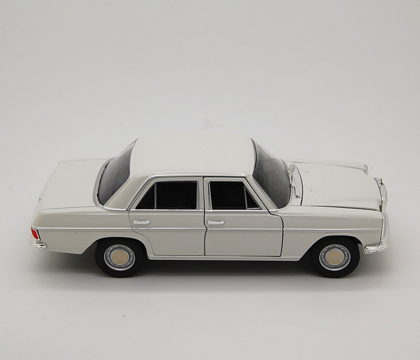 Mercedes-Benz 220 1973 White 1:24 - 33029