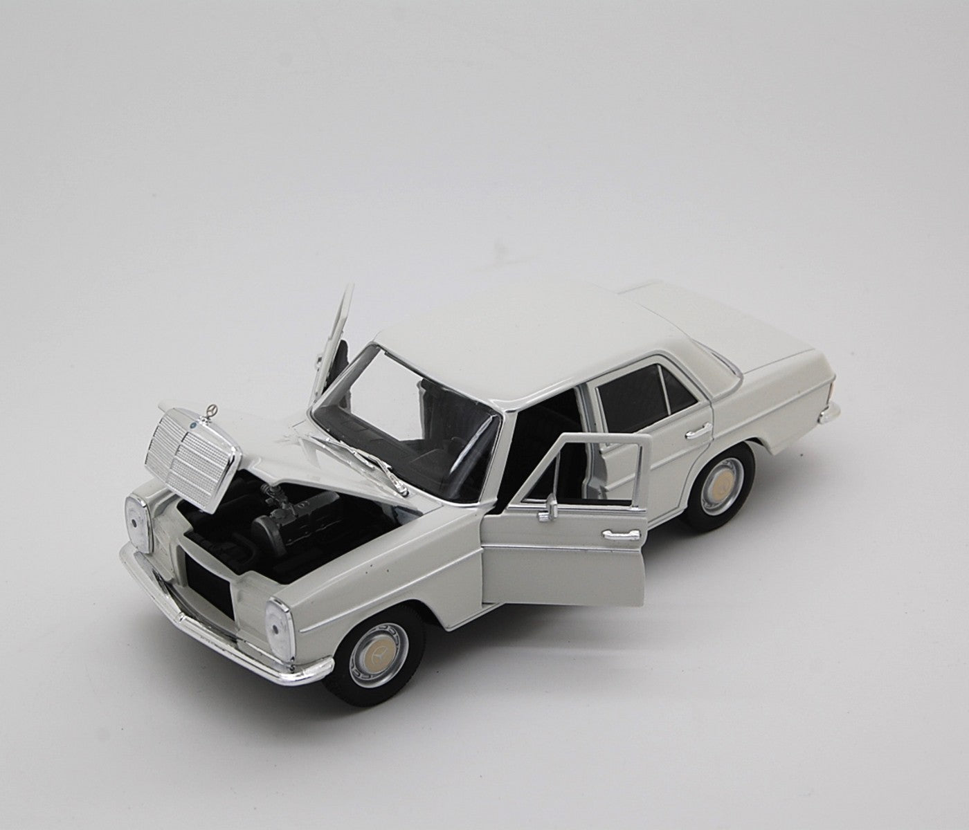 Mercedes-Benz 220 1973 White 1:24 - 33032