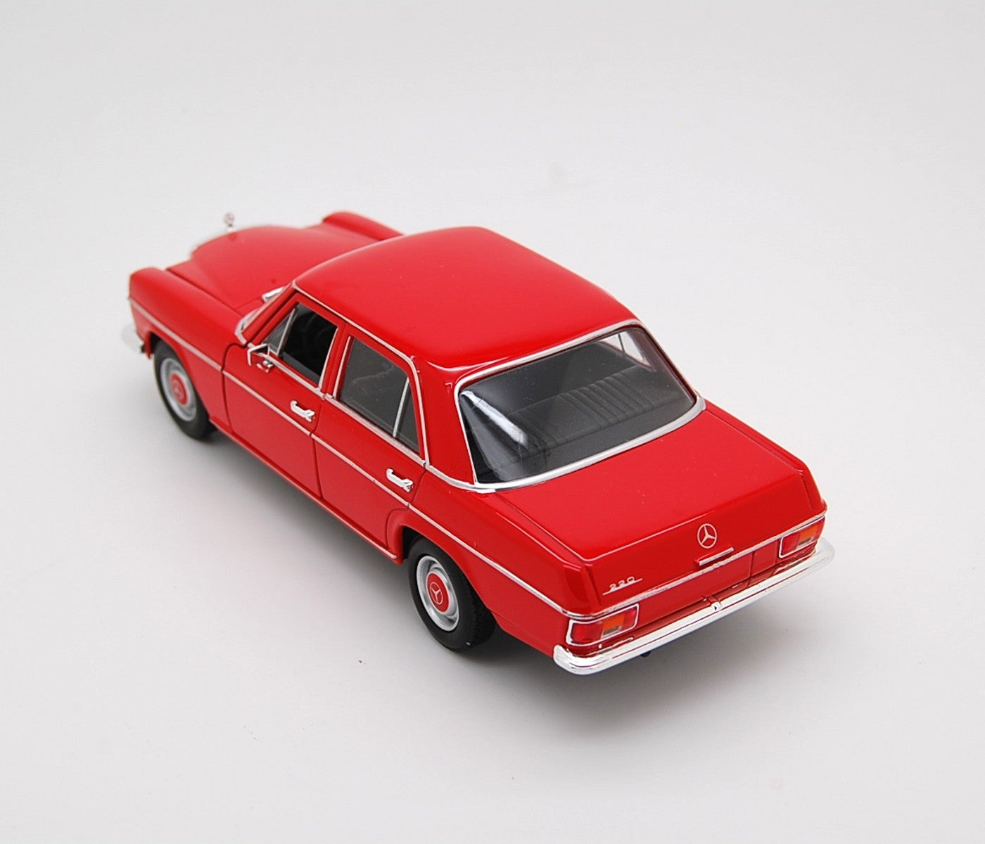 Mercedes-Benz 220 1973 Red 1:24 - 33046