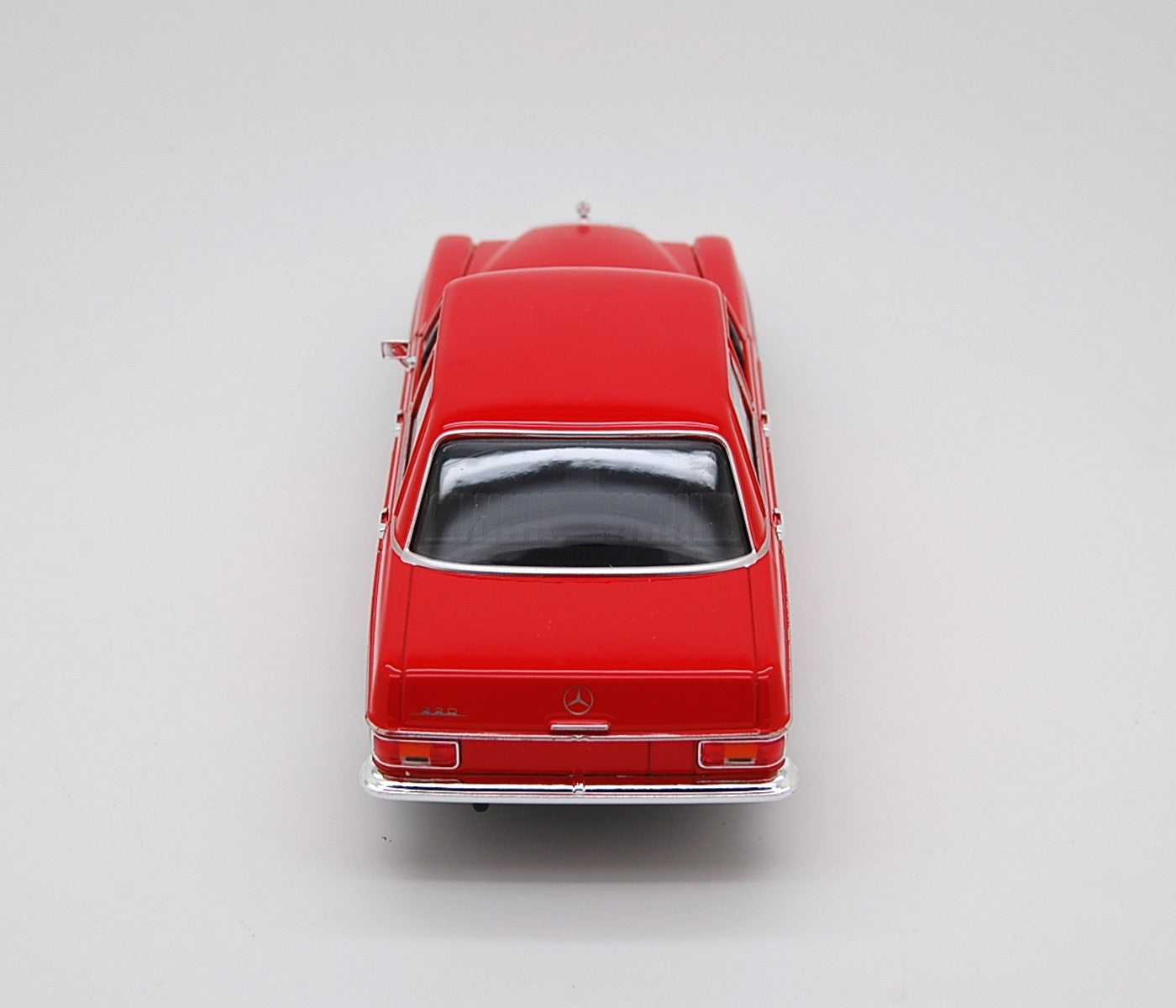 Mercedes-Benz 220 1973 Red 1:24 - 33047