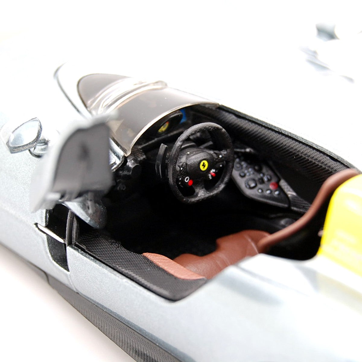 Ferrari Monza SP1 Silver decals yellow 1:24 - 37284
