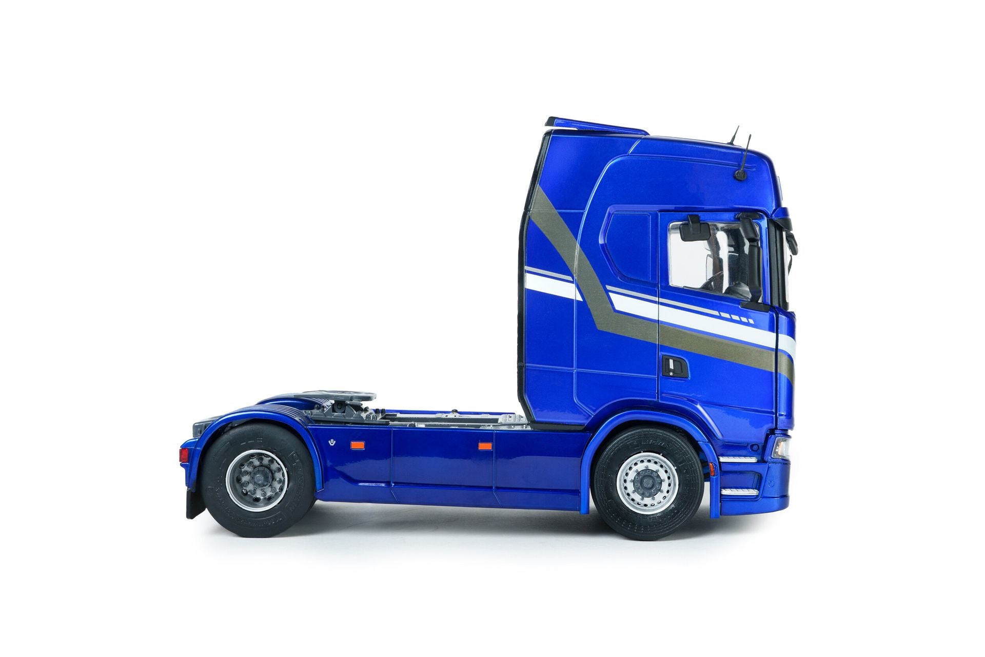 Scania 580S Highline 2023 Metallic Blue 1:18-6