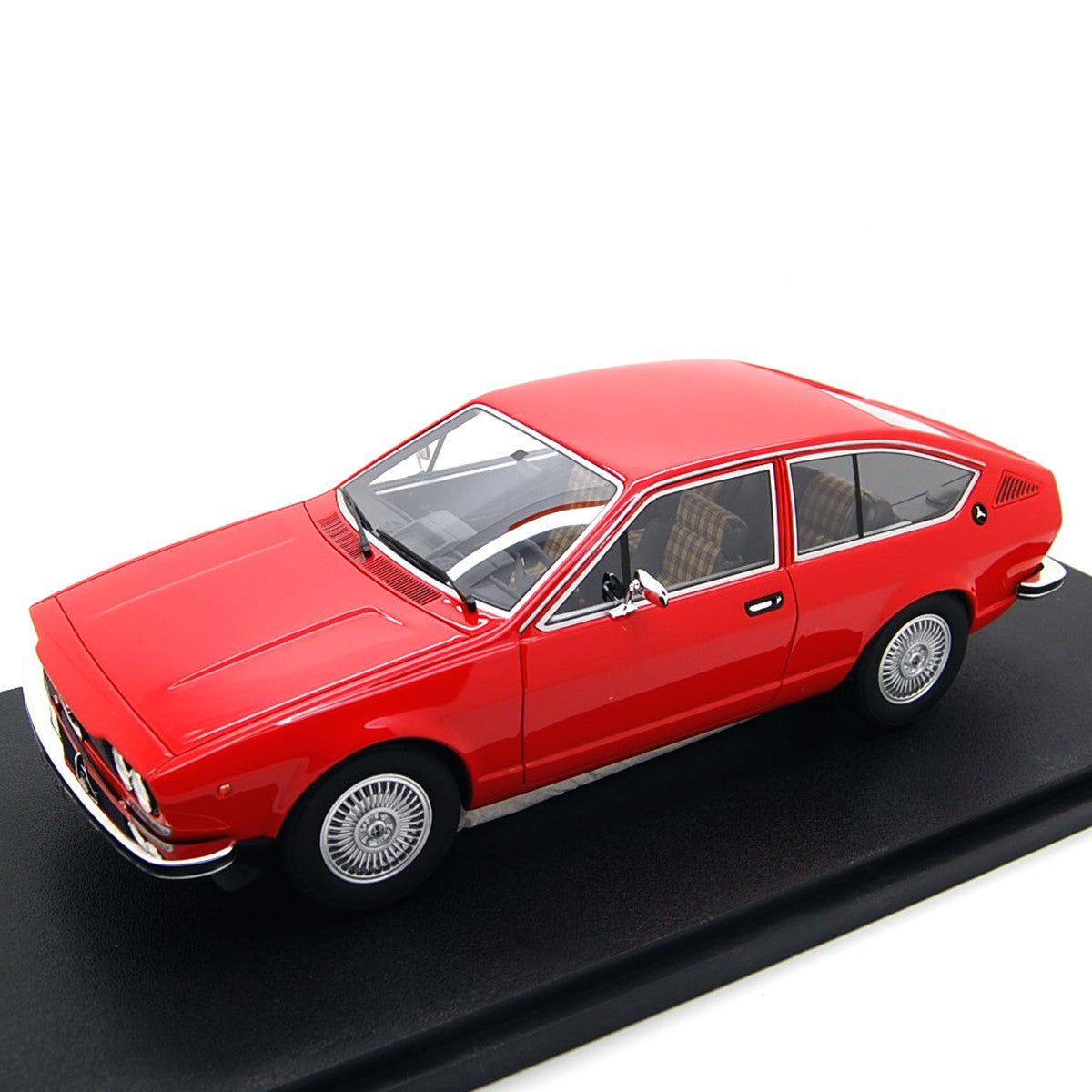 Alfa Romeo Alfetta GT 1976 Red 1:18 - 40287
