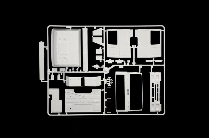 Volvo F16 Globetrotter Canvas Truck with elevator Kit 1:24 - 41347