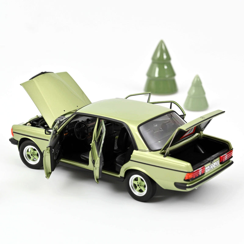 Mercedes-Benz 200 AMG 1984 Silvergreen metallic 1:18 - 42420