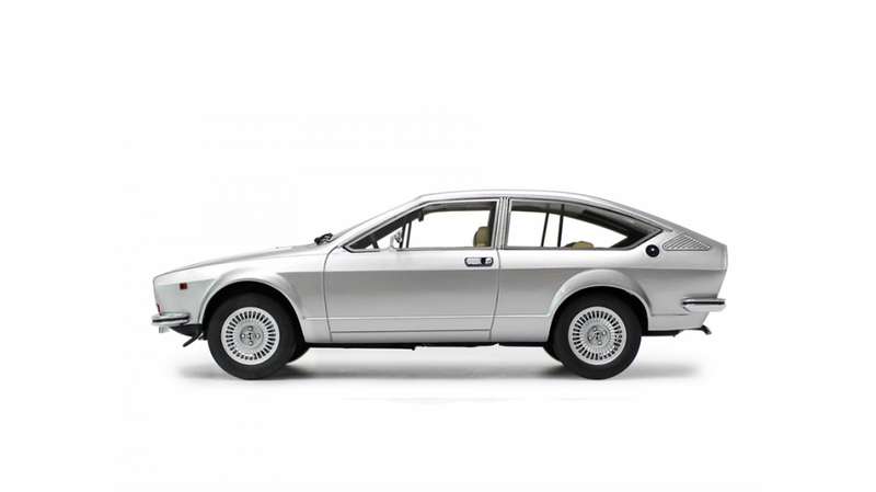 Alfa Romeo Alfetta GT 1.6 1976 Grigio metallizzato 1:18 - 42912
