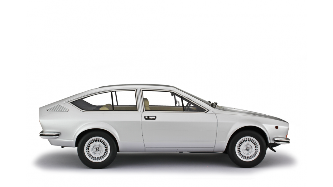 Alfa Romeo Alfetta GT 1.6 1976 Grigio metallizzato 1:18 - 42916