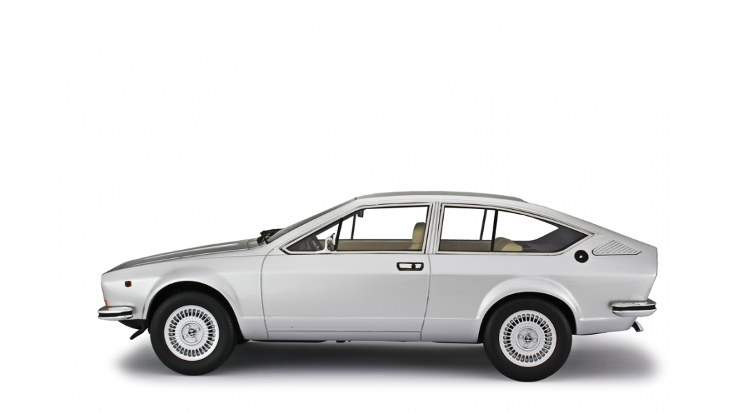 Alfa Romeo Alfetta GT 1.6 1976 Grigio metallizzato 1:18 - 42917