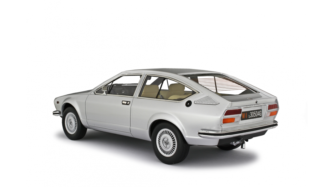 Alfa Romeo Alfetta GT 1.6 1976 Grigio metallizzato 1:18 - 42918