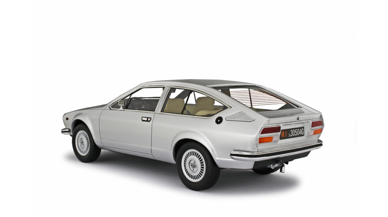 Alfa Romeo Alfetta GT 1.6 1976 Grigio metallizzato 1:18 - 42918